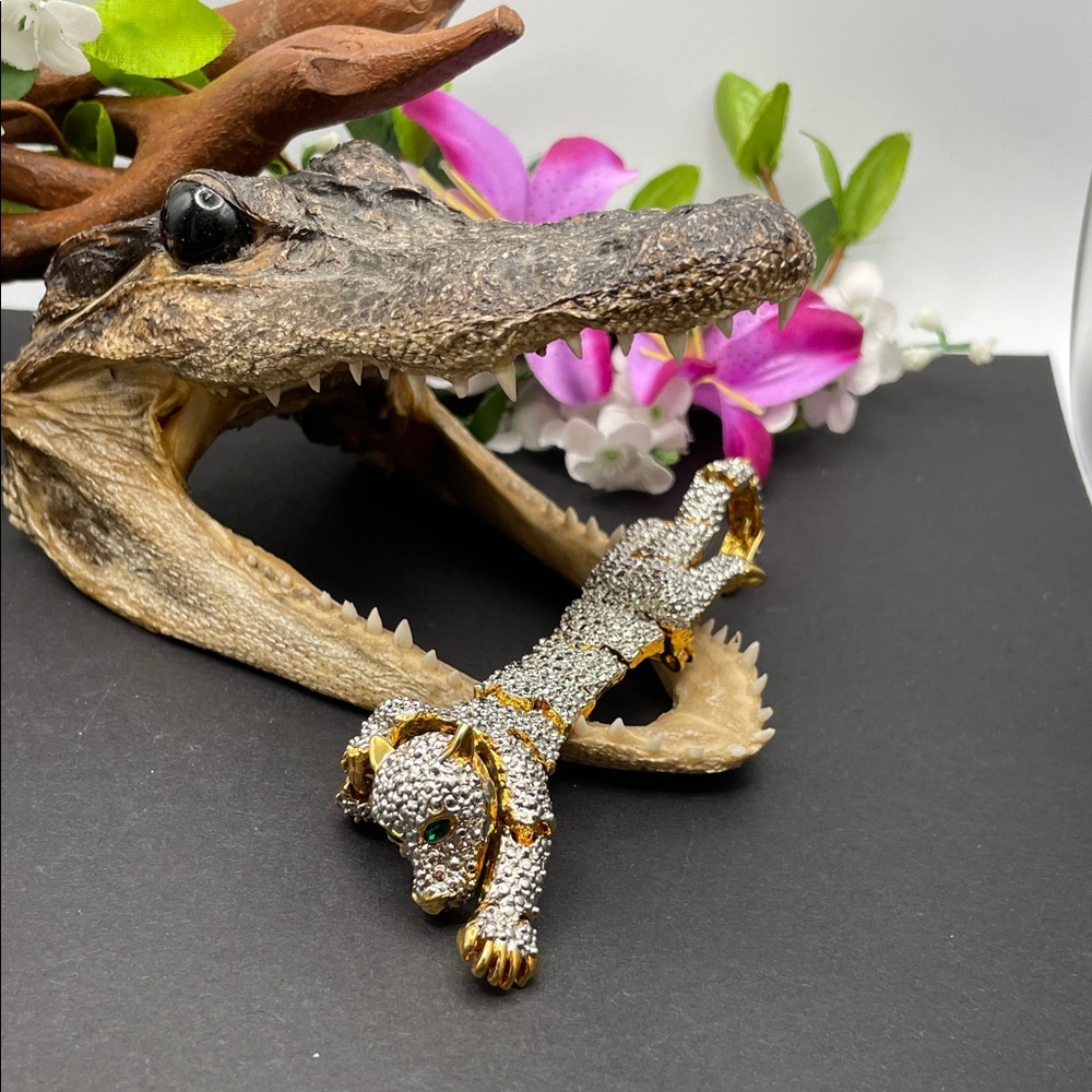 Panther articulated shoulder brooch vintage